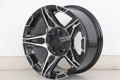 表面が機械加工された 16 x 8.0 ブラック アロイ ホイール用チューナー